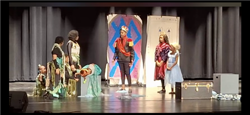 Characters from Frozen Jr onstage